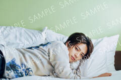 俳優・岩瀬洋志さんの2026年4月スタートの卓上カレンダー発売決定！ 11月10日から予約販売スタート